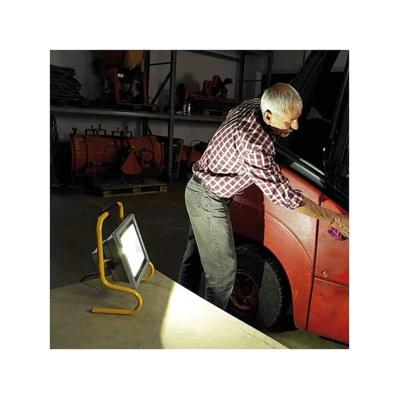 BRENNENSTUHL Projecteur Portable LED IP65 Chip 50W - 1171600123 3 BRENNENSTUHL Projecteur Portable LED IP65 Chip 50W - 1171600123 â Image 3