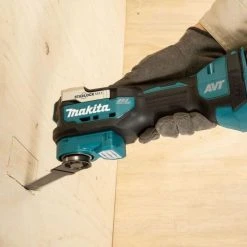 MAKITA Découpeur-ponceur Multifonctions 18 V Solo - DTM52ZJ -BESSEY shop makita decoupeur ponceur multifonctions 18 v solo dtm52zj 3