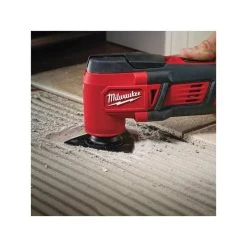 MILWAUKEE Découpeur Ponceur MultiTool M18 BMT-421C - 4933446210 -BESSEY shop milwaukee decoupeur ponceur multitool m18 bmt 421c 4933446210 4