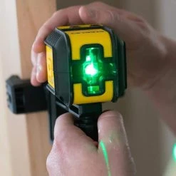 STANLEY Niveau Laser Croix Cubix Vert - STHT77499-1 -BESSEY shop stanley niveau laser croix cubix vert stht77499 1 2